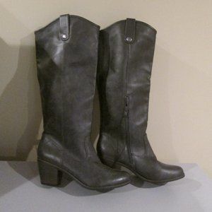 NWT gray tall knee hi Western block heel boot